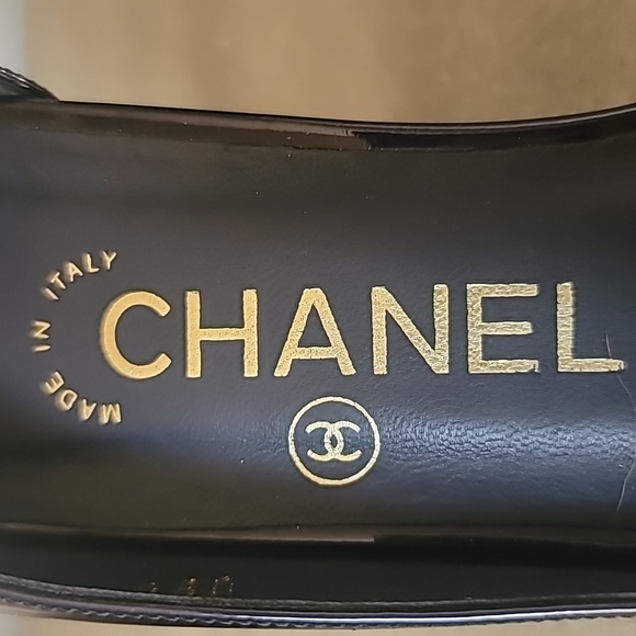 Authentic! CHANEL Black Patent Leather D'Orsay Heels with Chanel Logo. Size 8 - Picture 9 of 11